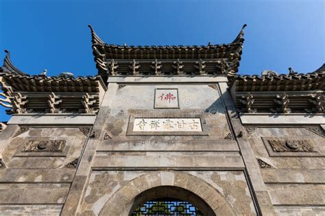 ¡Sumérgete en la Historia y la Belleza del Templo de Beigu Shan! Un Santuario ancestral con vistas panorámicas impresionantes