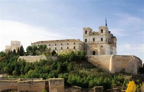  ¿Aventurarse en la majestuosidad del Monasterio de Yachen? ¡Un viaje a través del tiempo y la espiritualidad tibetana!