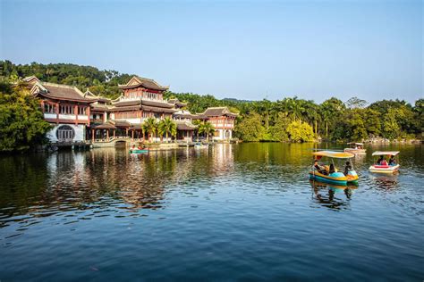  ¡Sumérgete en la Historia y la Naturaleza en el Parque Qingxiu! Un Oasis de Paz en el Corazón Vibrante de Nanning