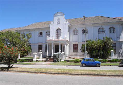 ¡Sumérgete en la Historia y la Naturaleza en el Museo de la Universidad de Grahamstown!