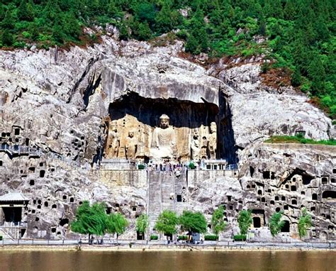  ¡Sumérgete en la Historia y la Naturaleza en el Templo de Longmen! Un Tesoro Histórico y Arquitectónico Inigualable