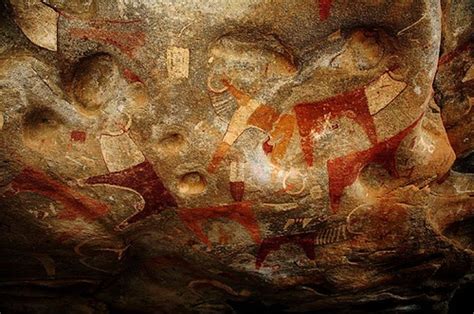 ¡Sumérgete en la Historia con las Pinturas Rupestres de Qitaihe! Cuevas llenas de misterios y arte ancestral