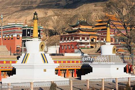 ¡Sumérgete en la historia y belleza de la Pagoda de Shimen en Tongren!