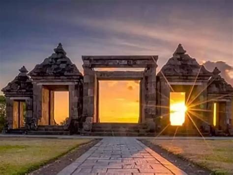 ¡Sumérgete en la Historia y la Belleza Natural del Templo de Ratu Boko! Explorando las Ruinas Majestuosas de Java Central