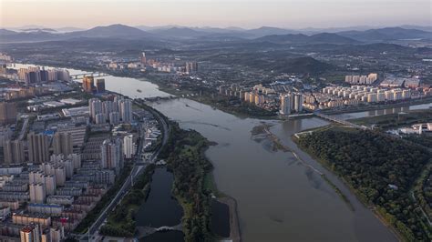 ¡Explora la Historia y la Belleza del Templo de la Montaña Songhua en Jilin City!