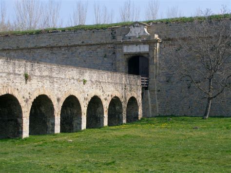  La Ciudadela de Pamplona: Una Fortaleza Histórica Con Vistas Espectaculares!